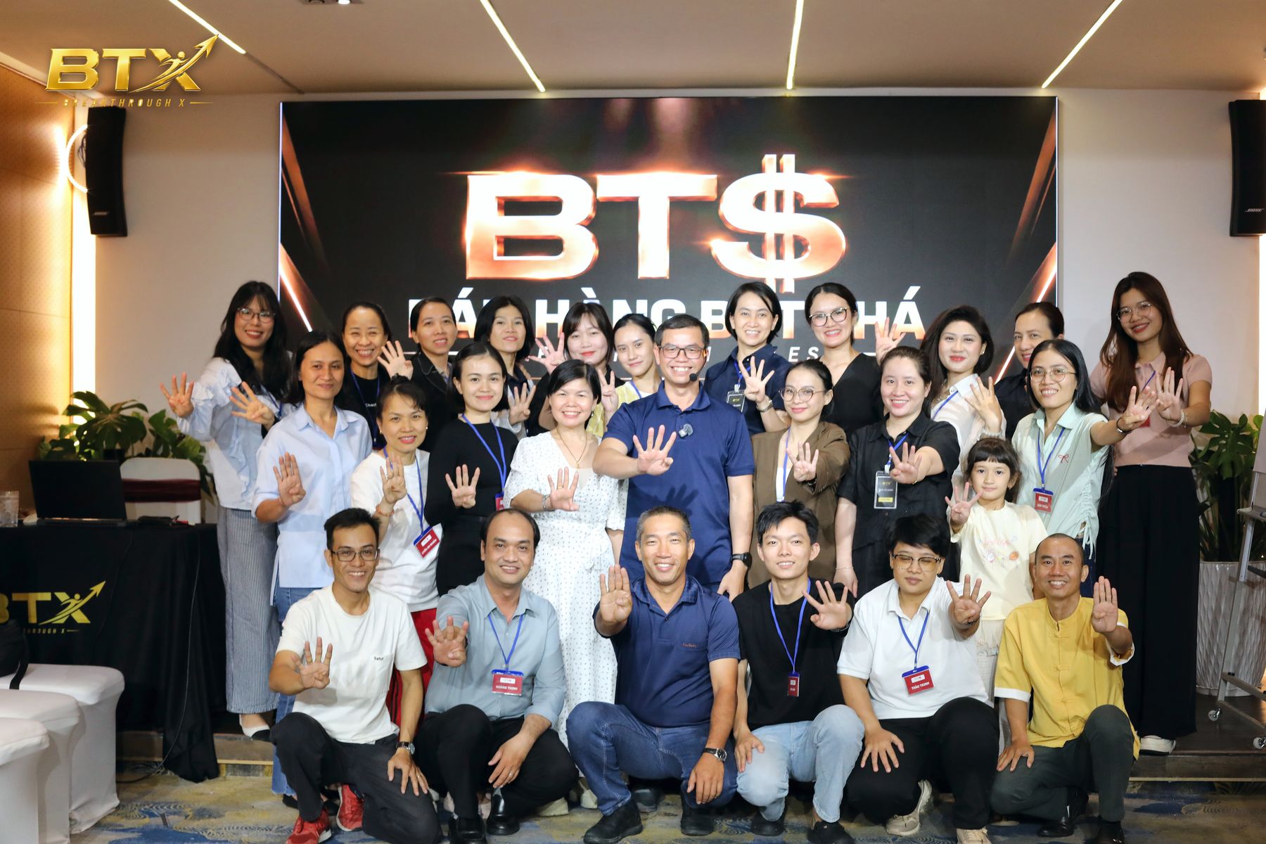 Ảnh tập thể học viên khoá BTS - Bán Hàng Bứt Phá